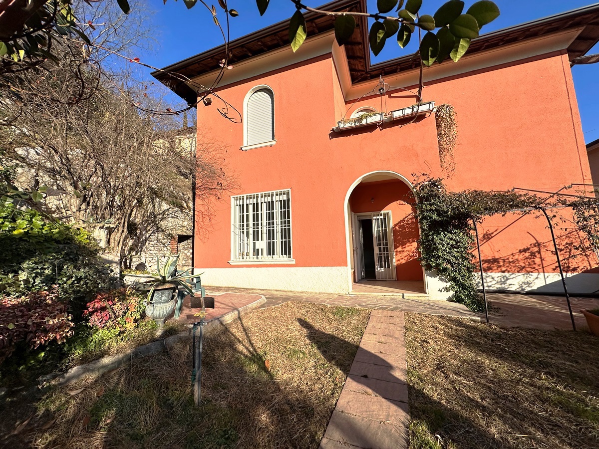 Foto 3 di 40 - Villa in vendita a Brescia