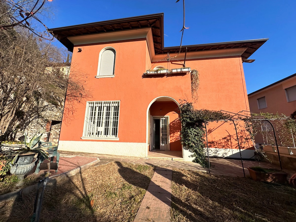 Foto 2 di 40 - Villa in vendita a Brescia