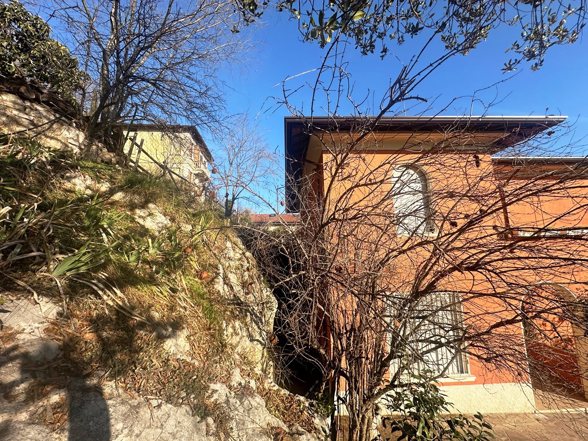 Foto 17 di 40 - Villa in vendita a Brescia
