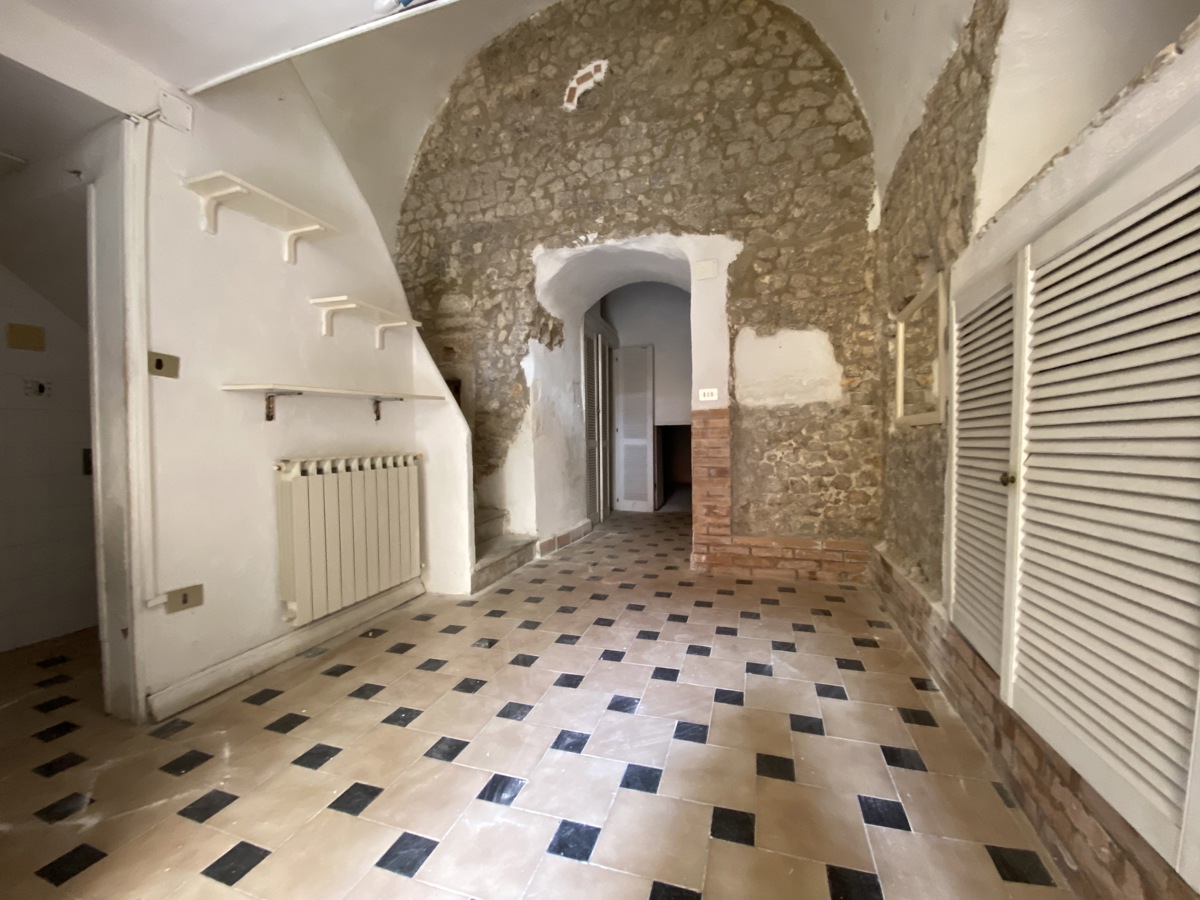 Foto 1 di 31 - Appartamento in vendita a Formia
