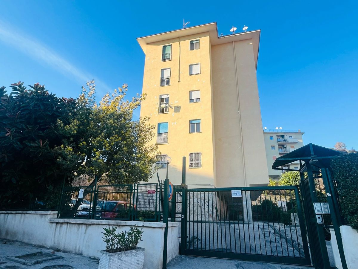 Foto 1 di 25 - Appartamento in vendita a Napoli