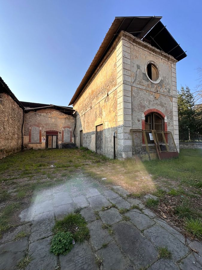 Palazzo o stabile di 1500 mq in vendita - Montecatini Terme