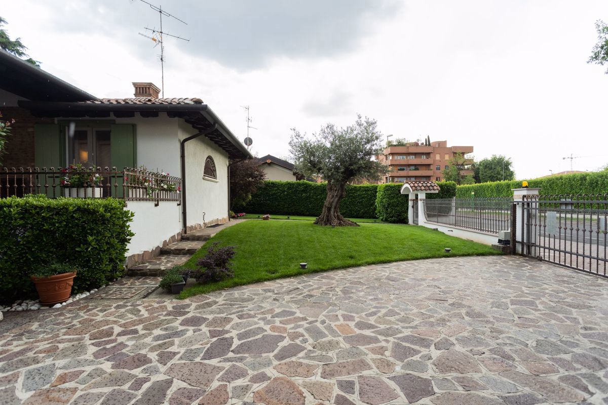 Foto 9 di 41 - Villa in vendita a Vedano al Lambro