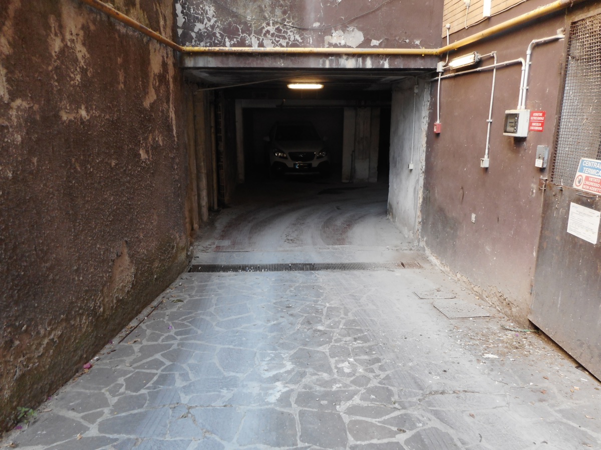 Foto 11 di 13 - Garage in vendita a Roma