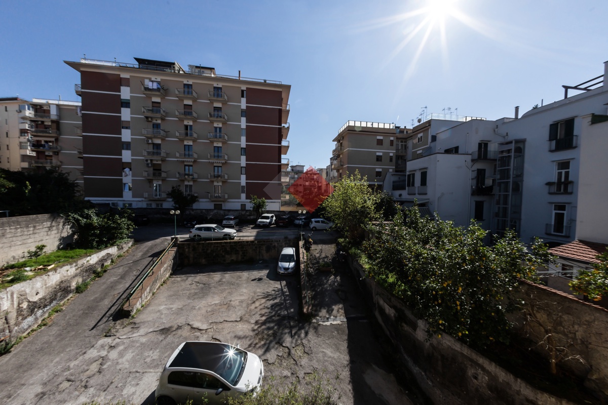 Foto 32 di 35 - Appartamento in vendita a Portici