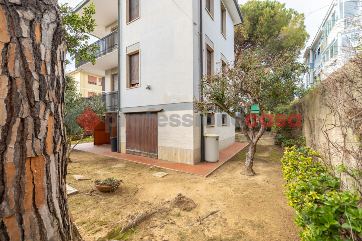 Foto 3 di 41 - Appartamento in vendita a Livorno