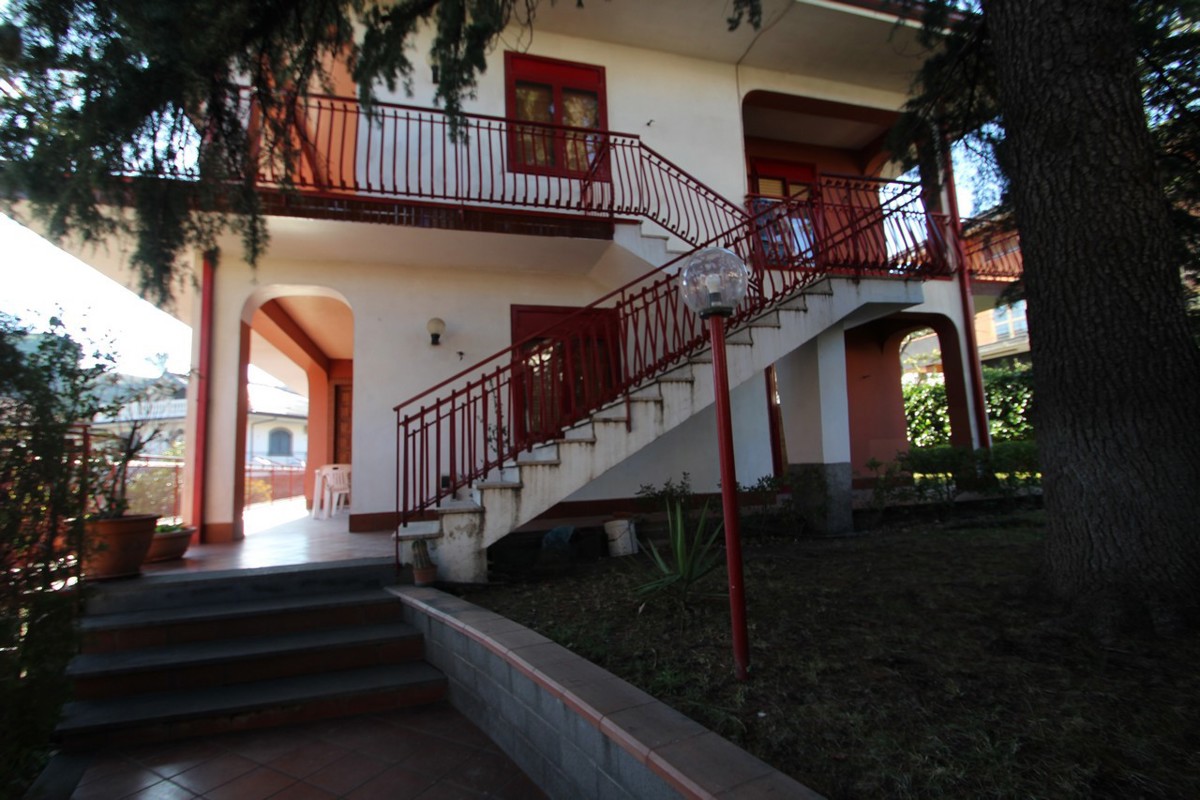 Foto 2 di 51 - Villa in vendita a Nicolosi