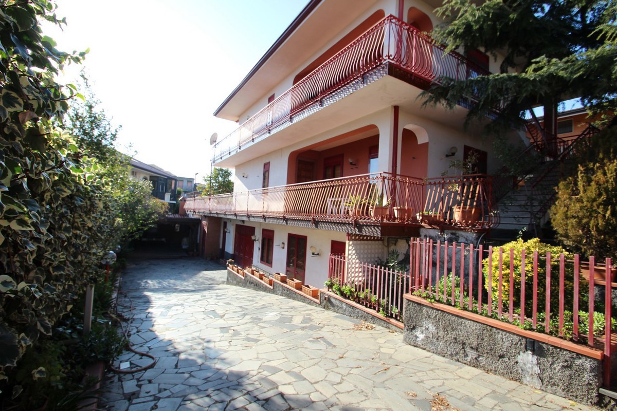 Foto 3 di 51 - Villa in vendita a Nicolosi