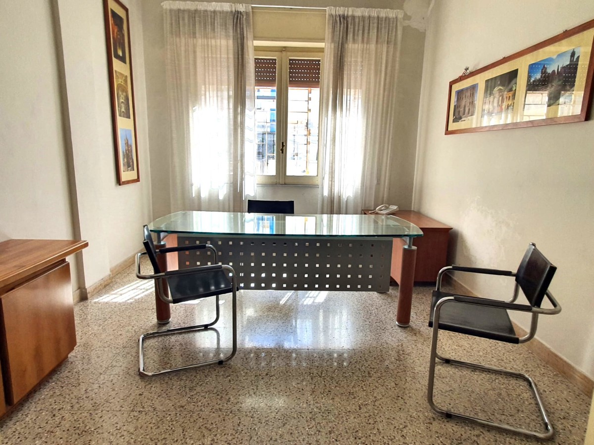 Foto 3 di 20 - Ufficio in affitto a Palermo