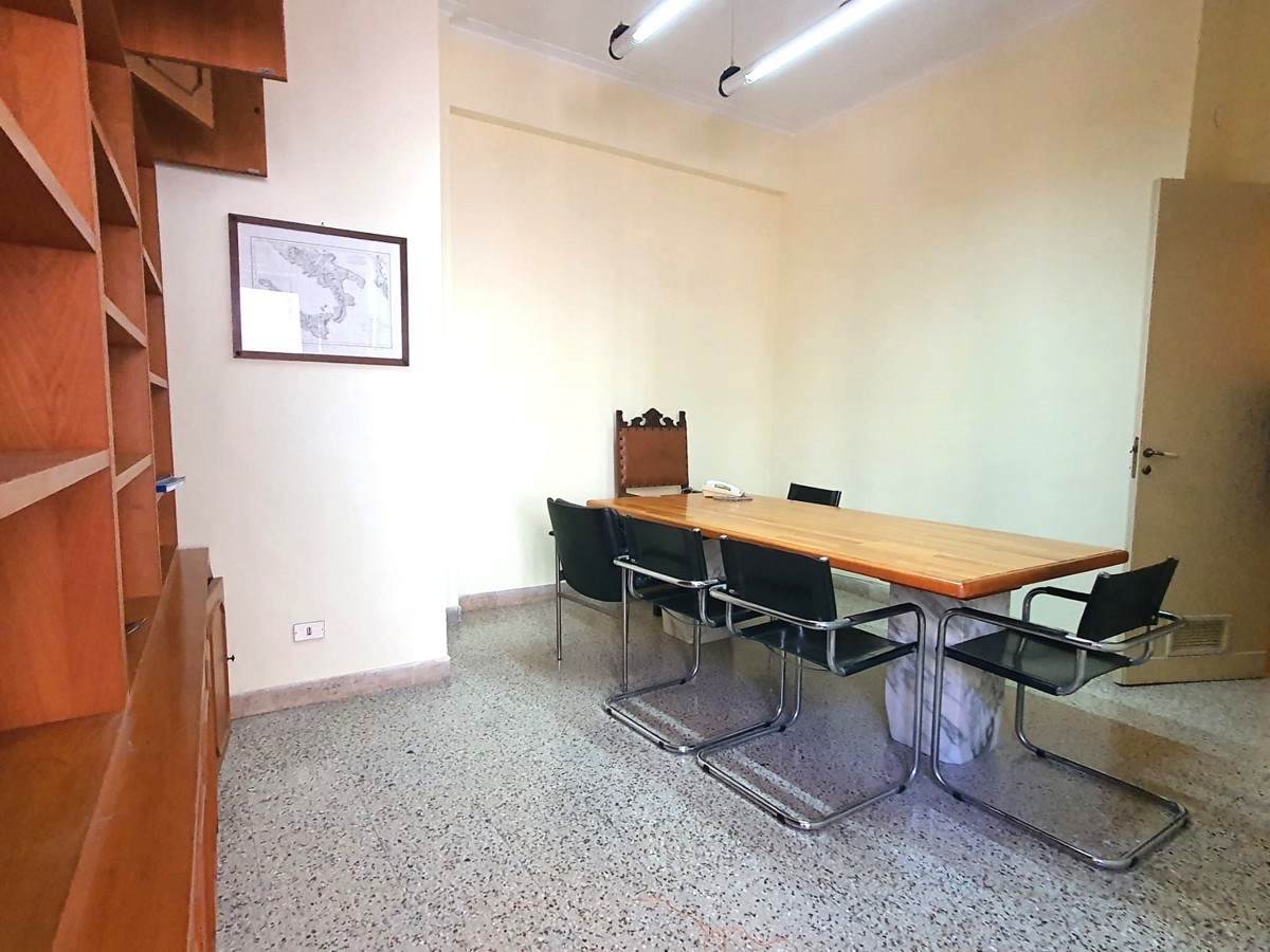 Foto 16 di 20 - Ufficio in affitto a Palermo