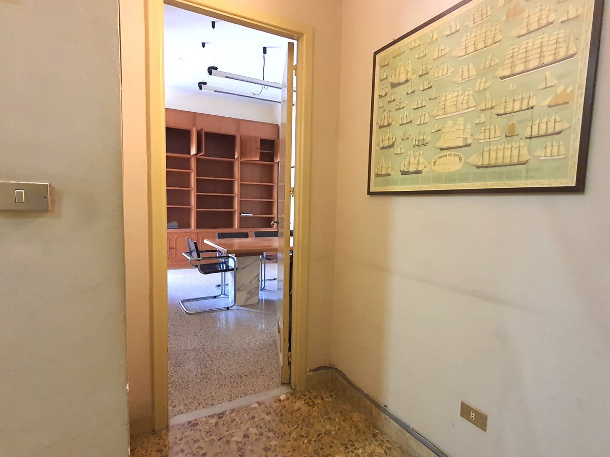 Foto 13 di 20 - Ufficio in affitto a Palermo