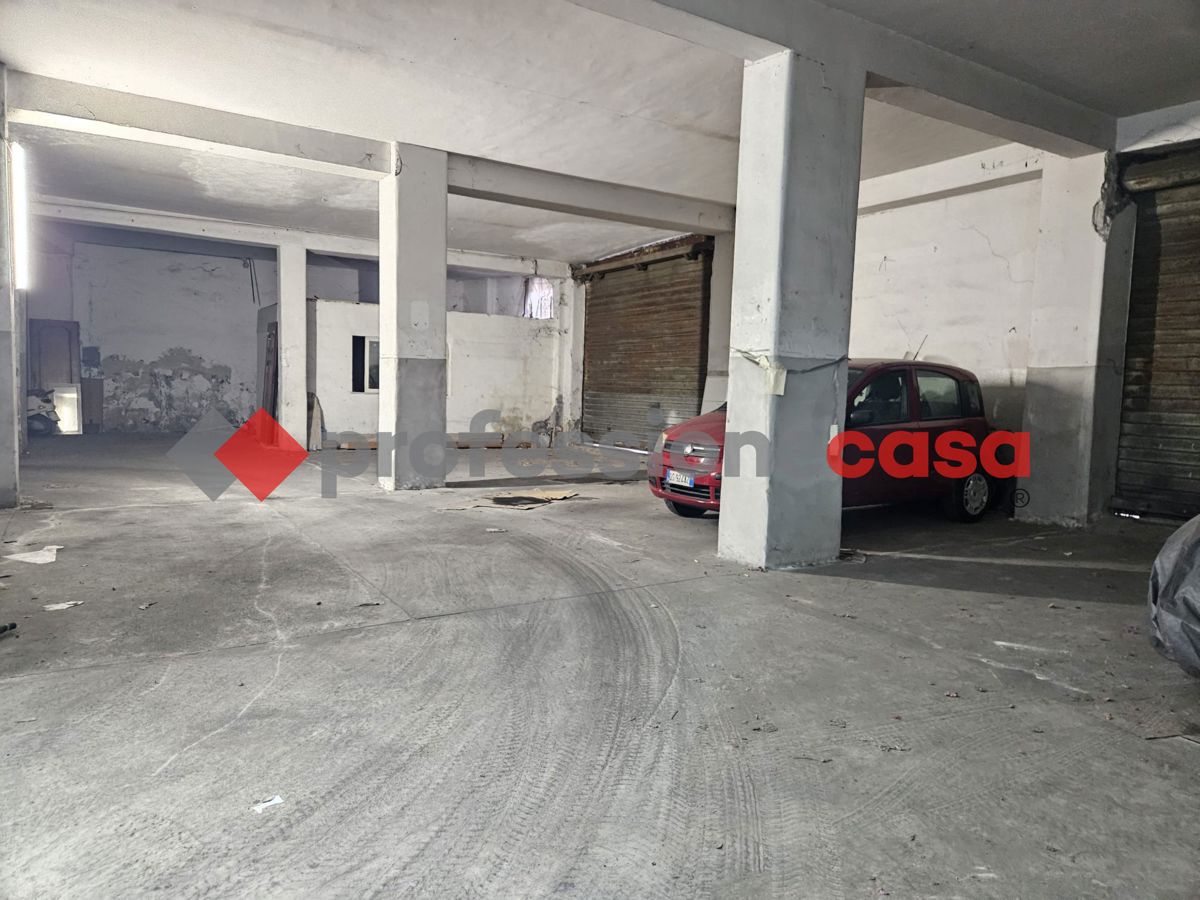 Foto 8 di 12 - Garage in vendita a Catania
