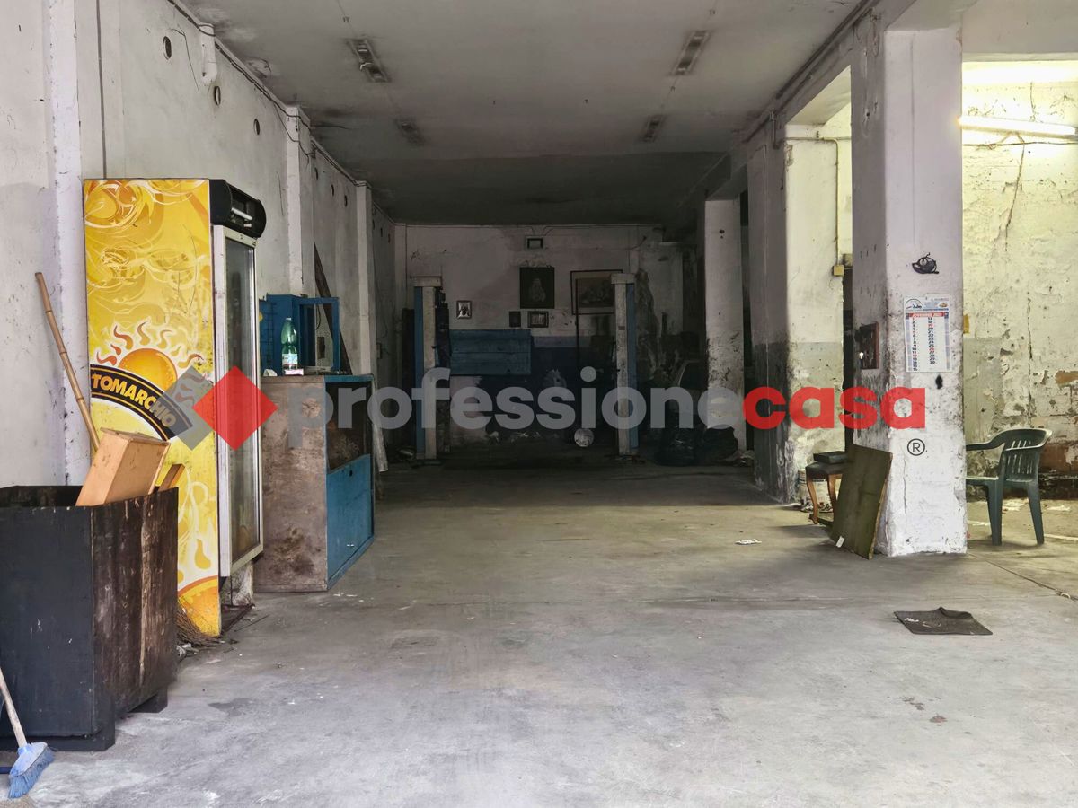 Foto 6 di 12 - Garage in vendita a Catania