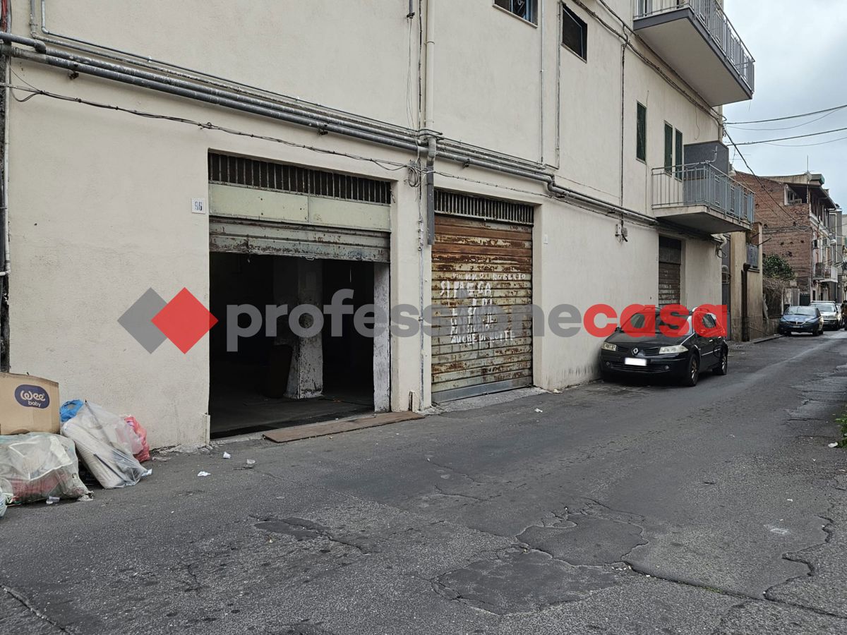Foto 4 di 12 - Garage in vendita a Catania