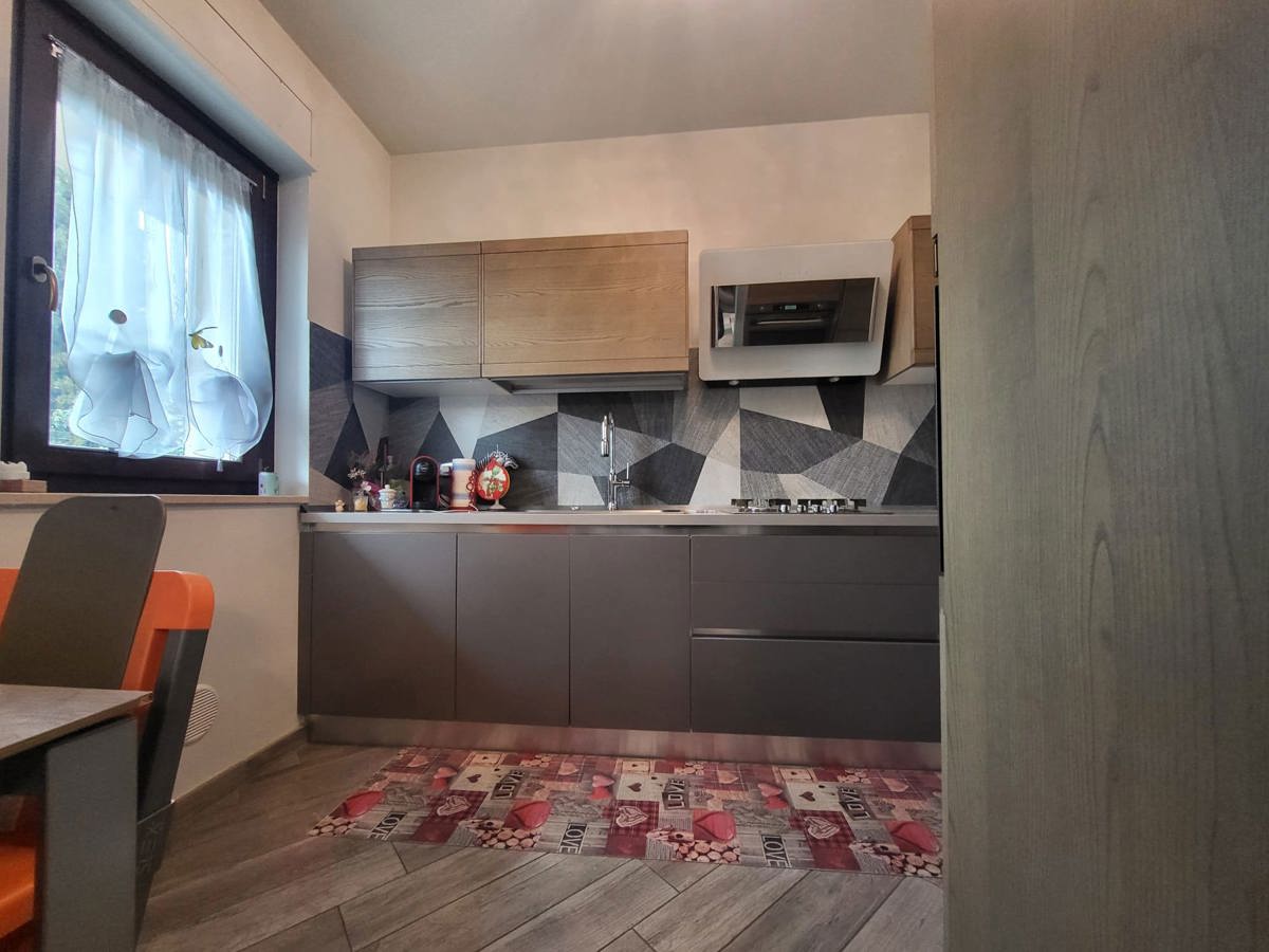 Foto 8 di 12 - Appartamento in vendita a Foligno