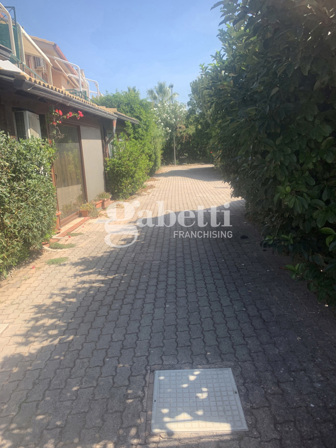 Foto 9 di 21 - Villa a schiera in vendita a Campofelice di Roccella