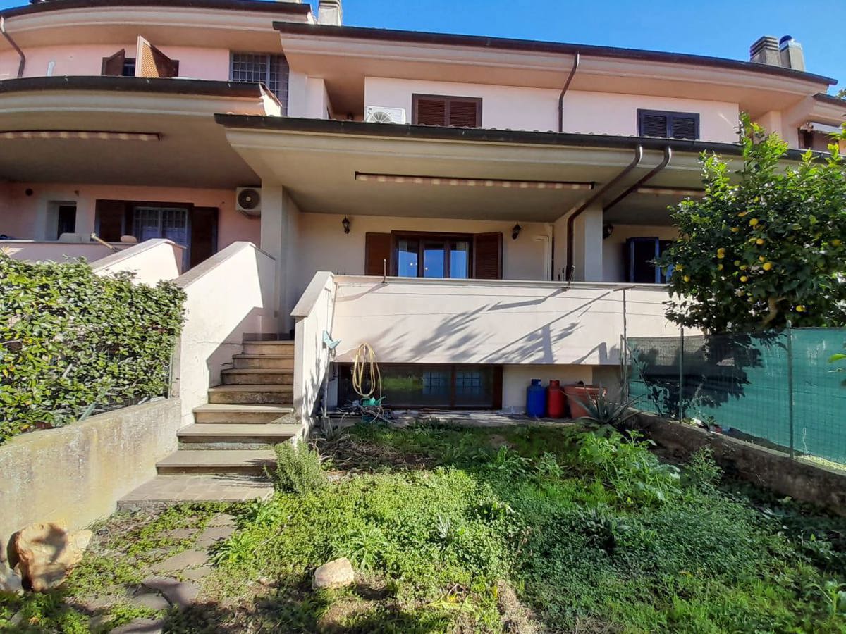 Foto 47 di 48 - Villa a schiera in vendita a Bracciano