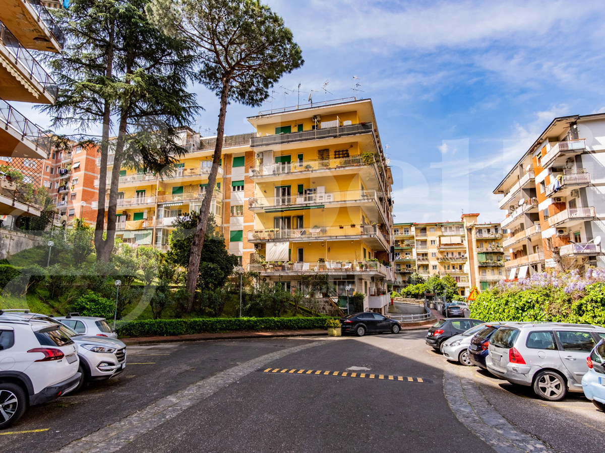 Foto 26 di 27 - Appartamento in vendita a Napoli