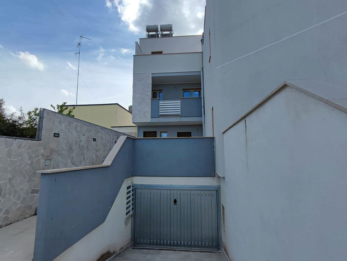 Foto 1 di 19 - Casa indipendente in vendita a Bari