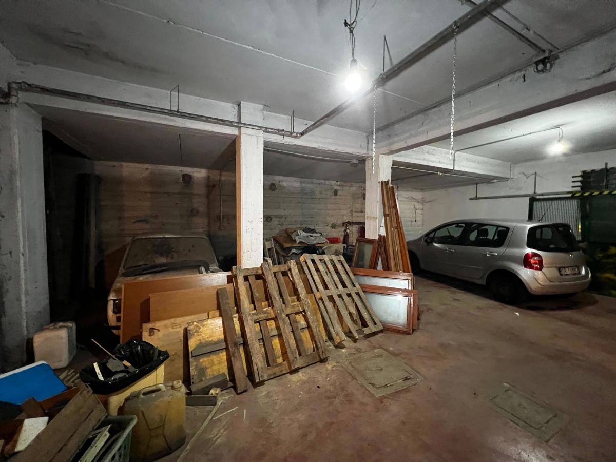 Foto 13 di 14 - Garage in vendita a Roma