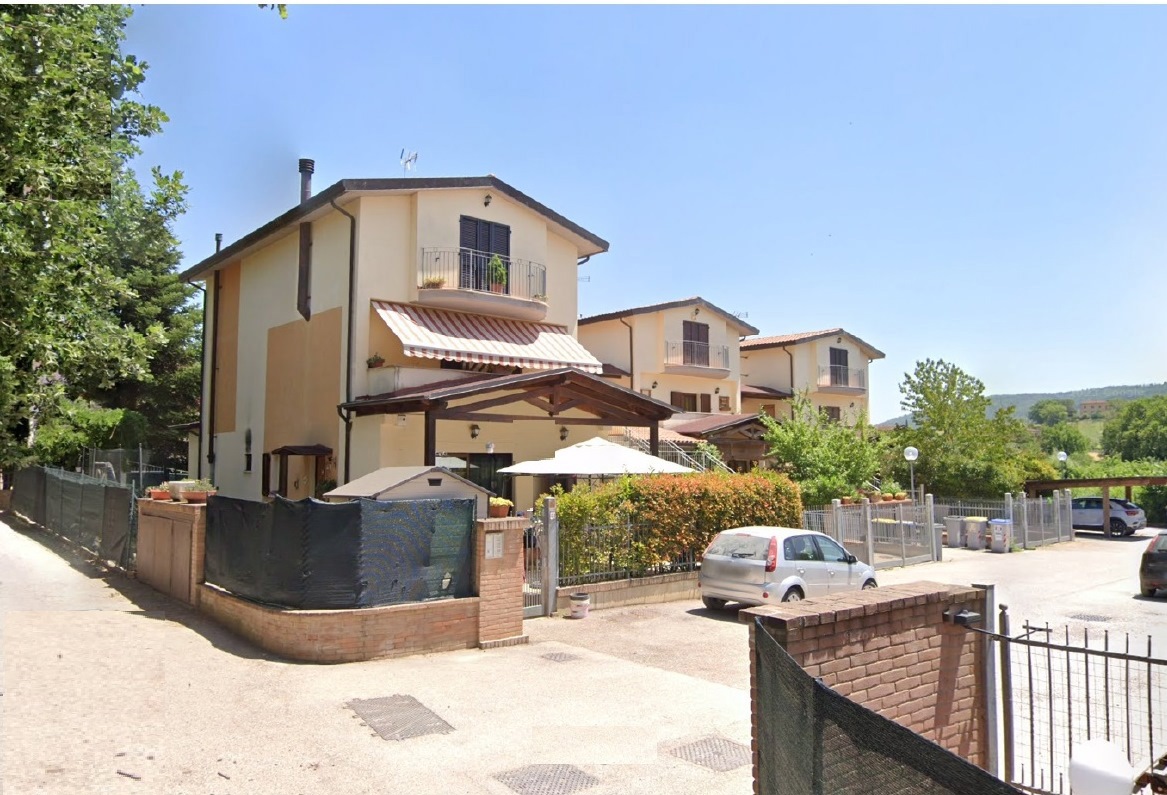 Foto 2 di 34 - Appartamento in vendita a Perugia