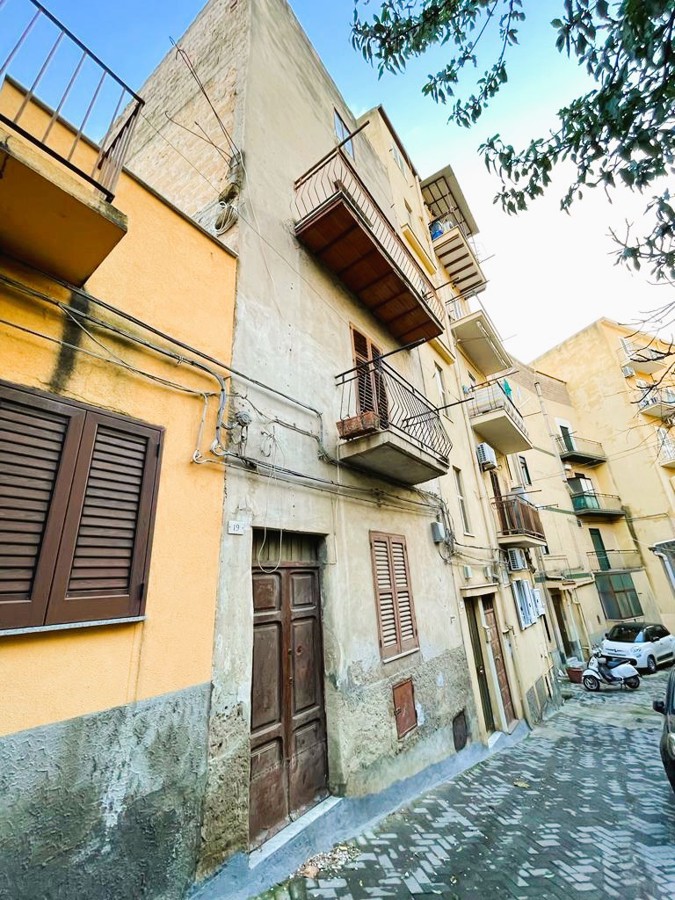 Foto 3 di 8 - Palazzo o stabile in vendita a Agrigento