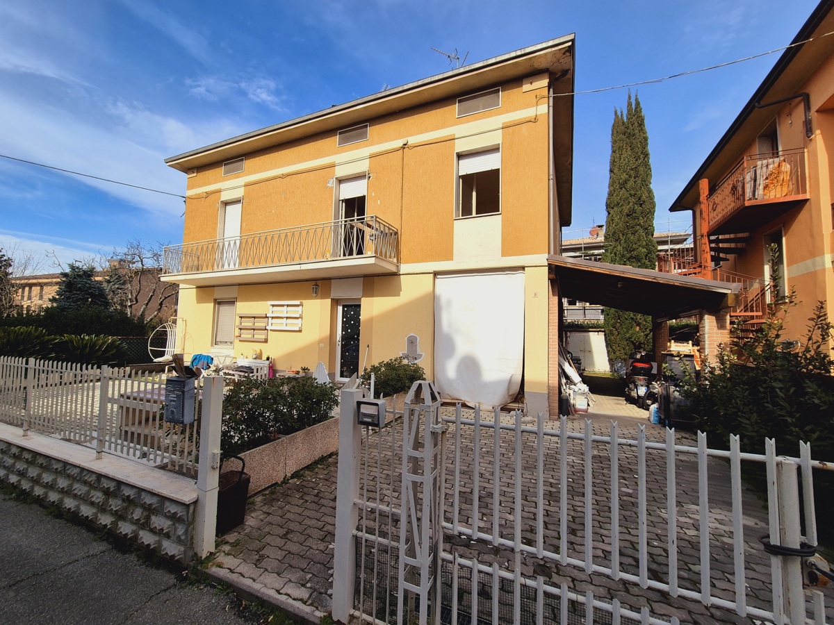 Foto 1 di 24 - Casa indipendente in vendita a Assisi