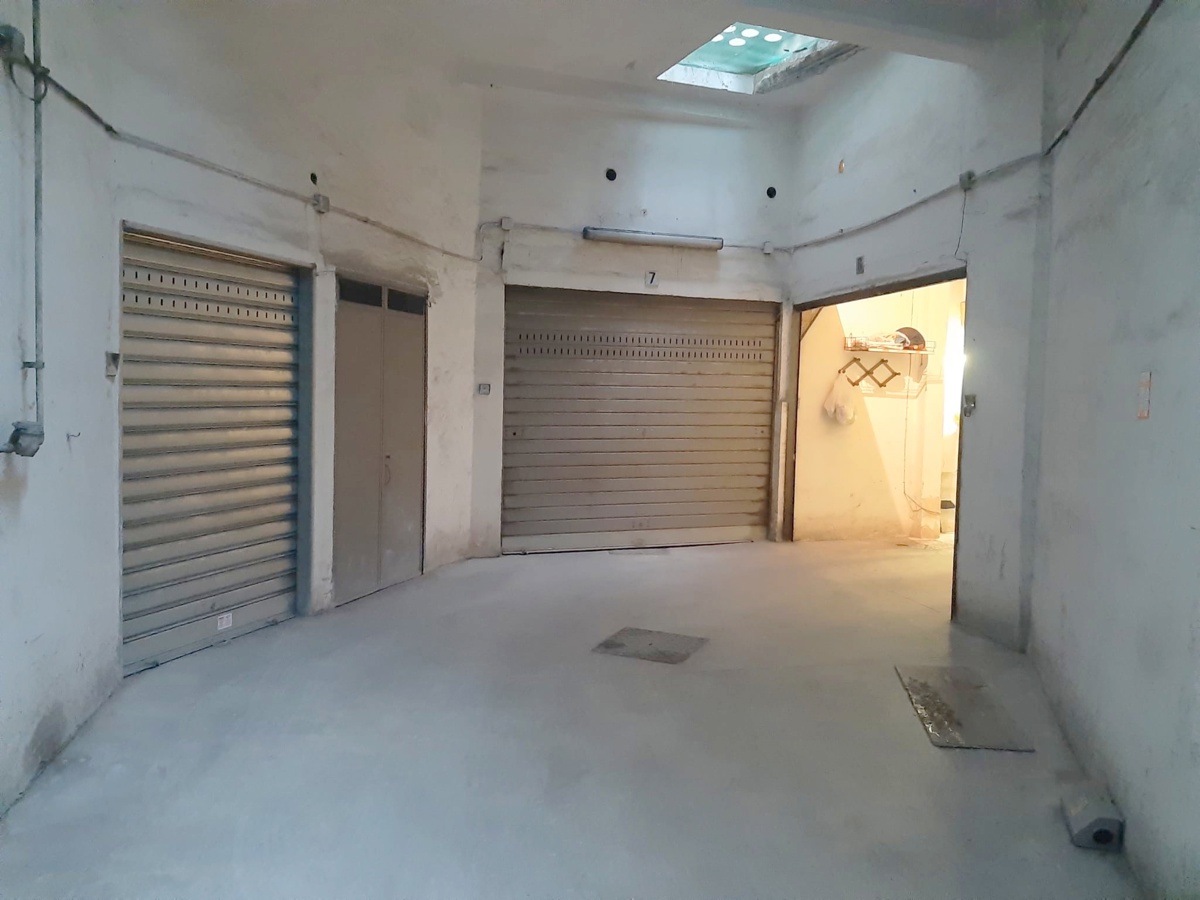 Foto 11 di 14 - Garage in vendita a Napoli