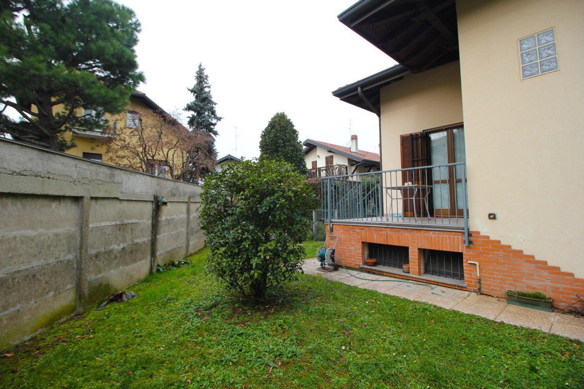 Foto 2 di 29 - Villa a schiera in vendita a Legnano