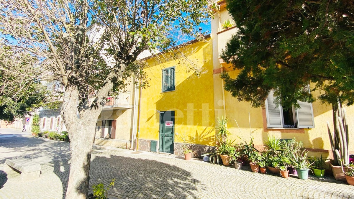 Foto 1 di 27 - Casa indipendente in vendita a Monti