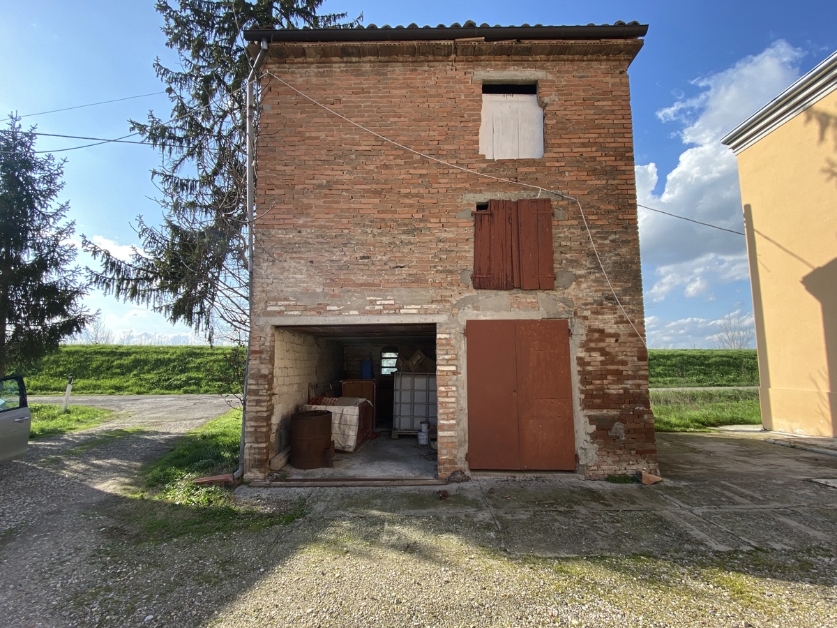 Foto 8 di 15 - Casa indipendente in vendita a Novi di Modena
