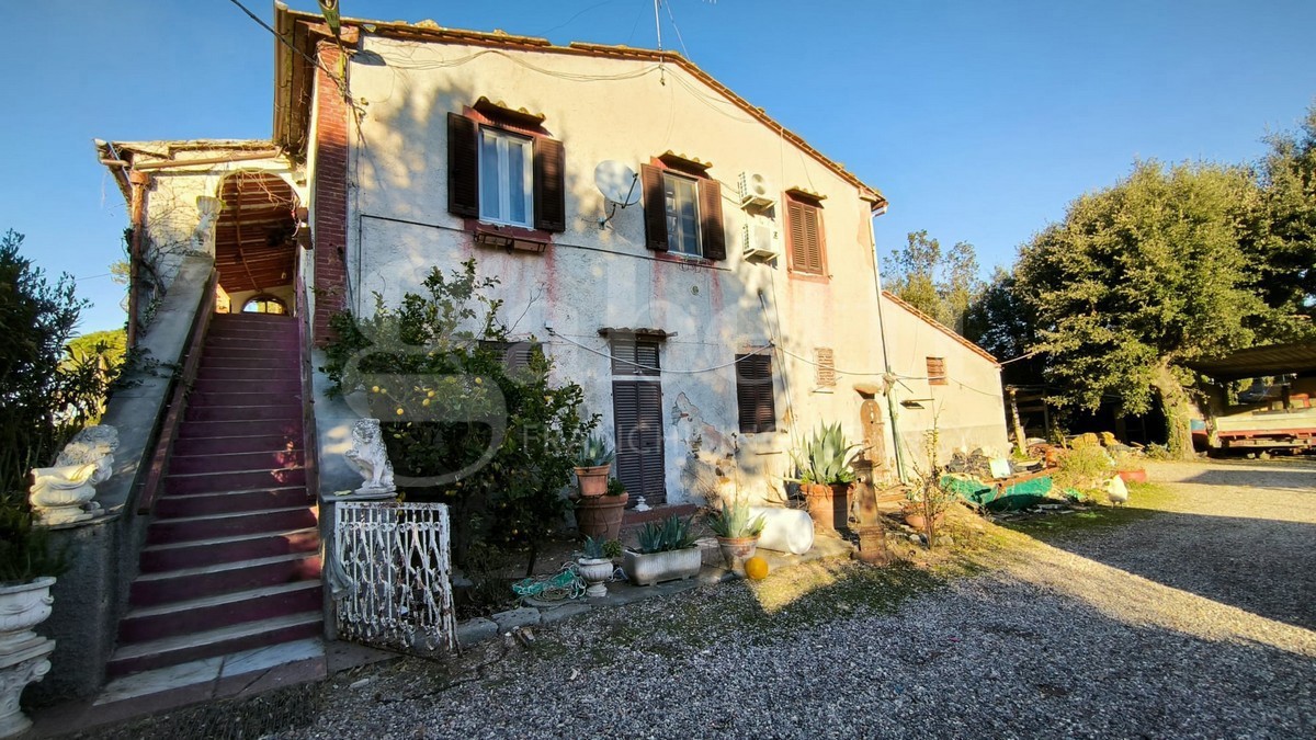 Foto 1 di 20 - Casa indipendente in vendita a Piombino