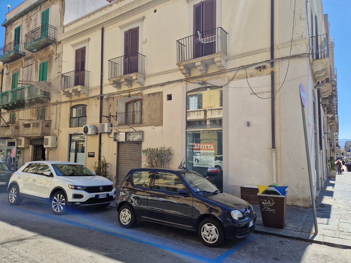 Foto 6 di 15 - Negozio in affitto a Messina