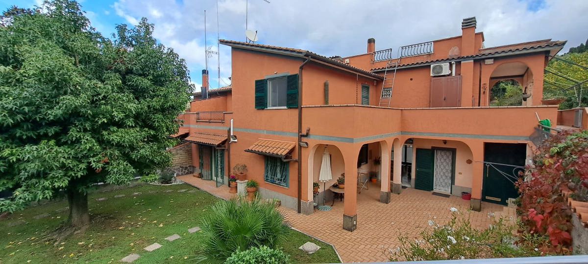 Foto 2 di 9 - Villa a schiera in vendita a Marino