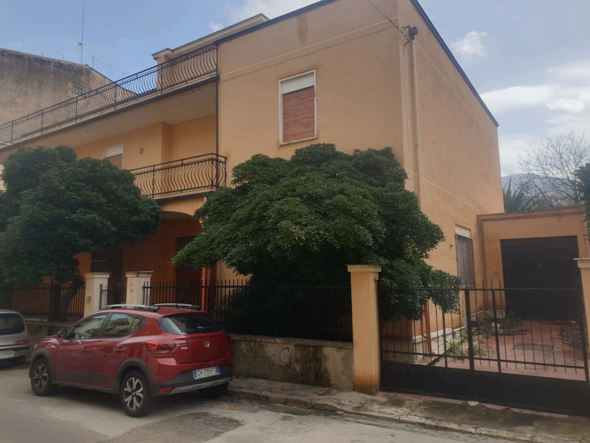 Foto 1 di 47 - Villa a schiera in vendita a Partinico