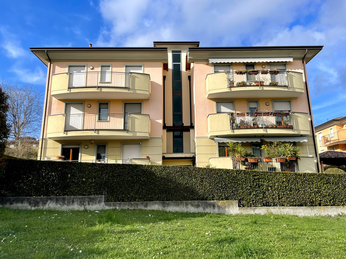 Foto 1 di 42 - Appartamento in vendita a Laveno-Mombello