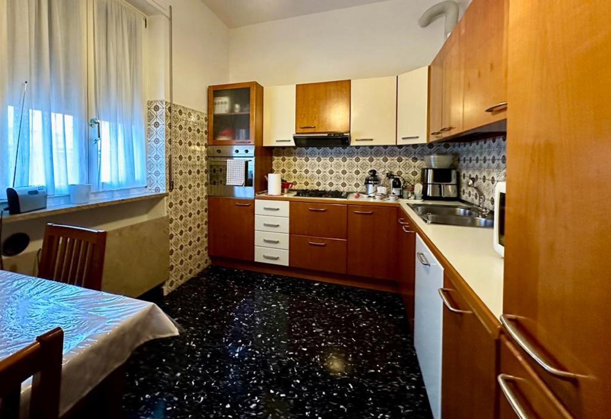 Foto 4 di 43 - Appartamento in vendita a Verona
