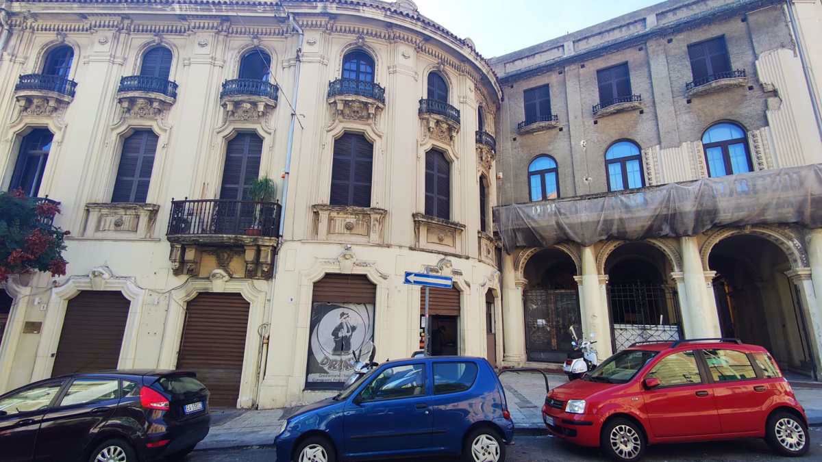 Foto 1 di 8 - Negozio in affitto a Messina