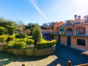 Foto 3 di 48 - Villa a schiera in vendita a Rocca di Papa