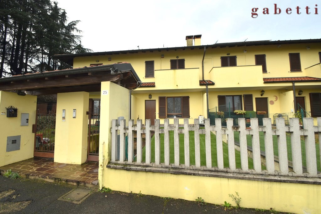 Foto 1 di 19 - Villa a schiera in vendita a Robecco sul Naviglio