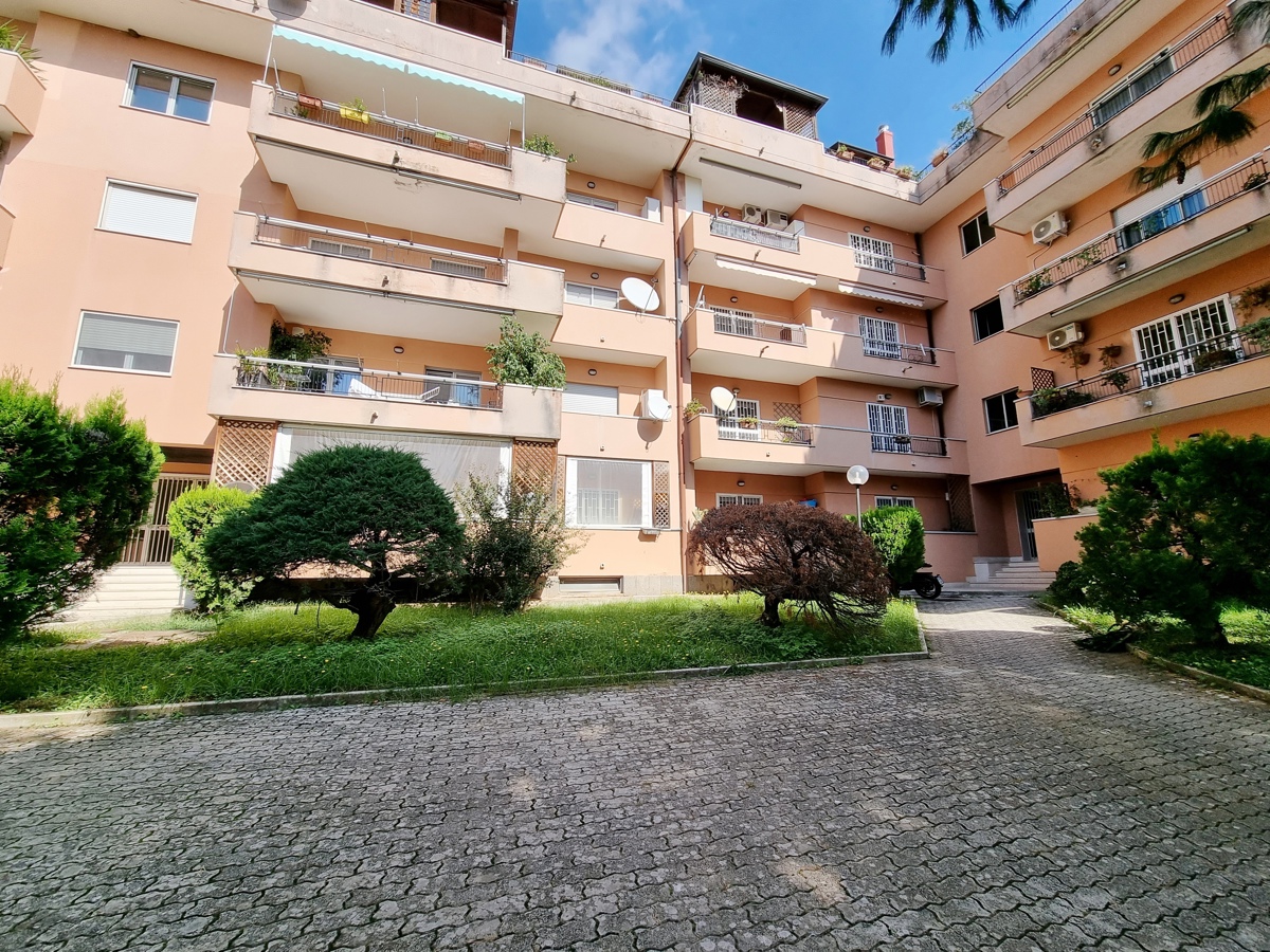Foto 3 di 53 - Appartamento in vendita a Caserta