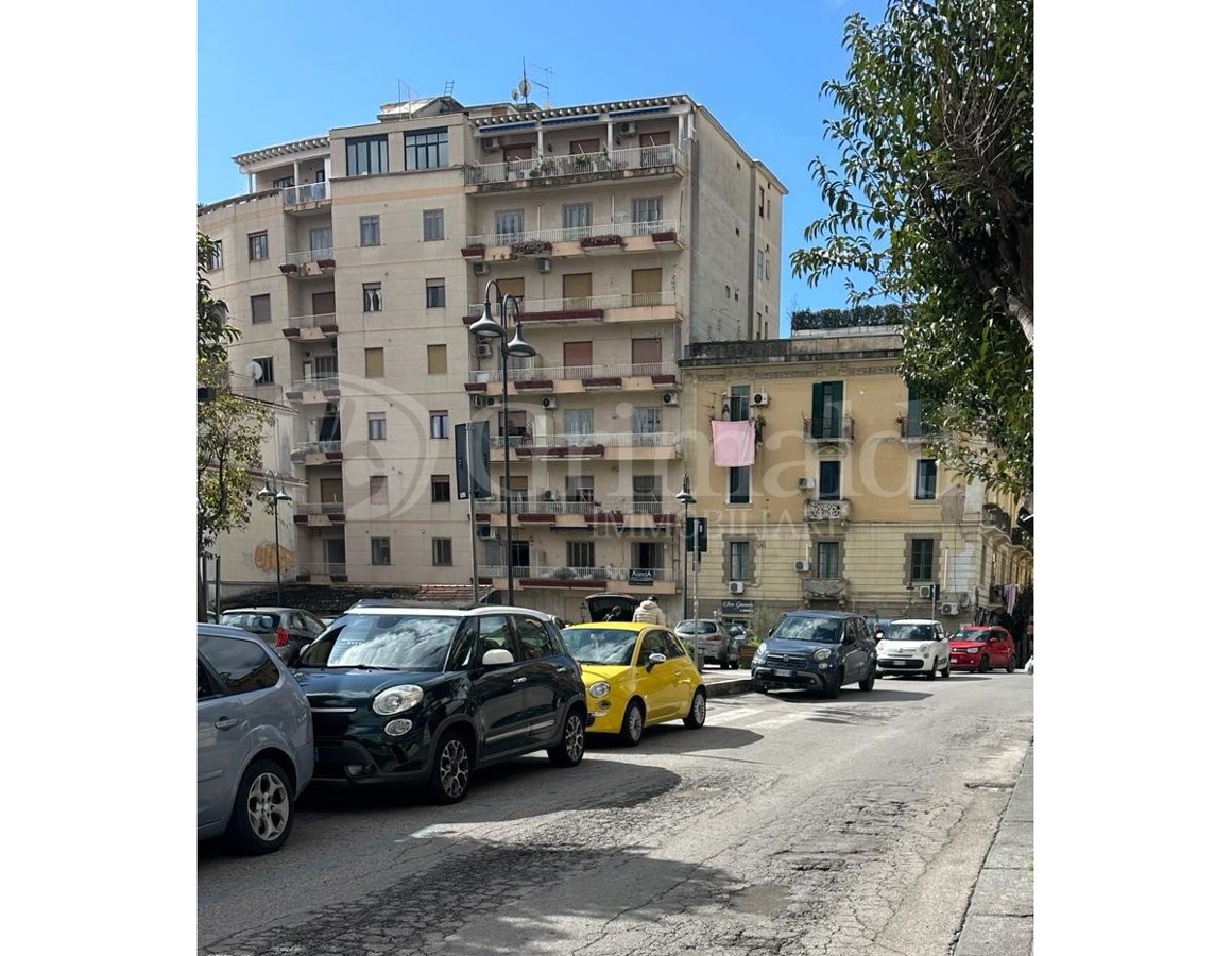 Foto 4 di 5 - Negozio in affitto a Salerno