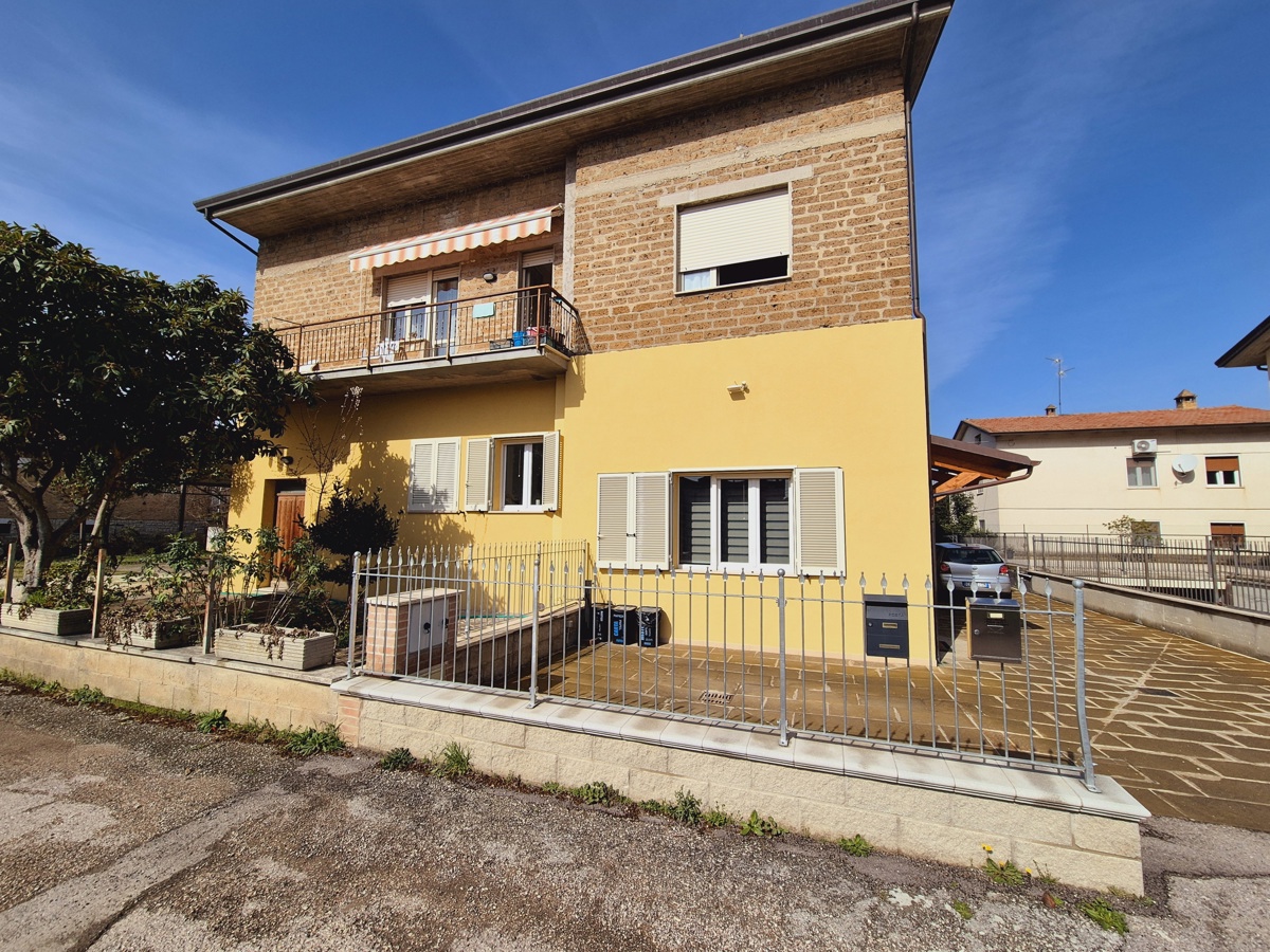 Foto 2 di 27 - Appartamento in vendita a Assisi