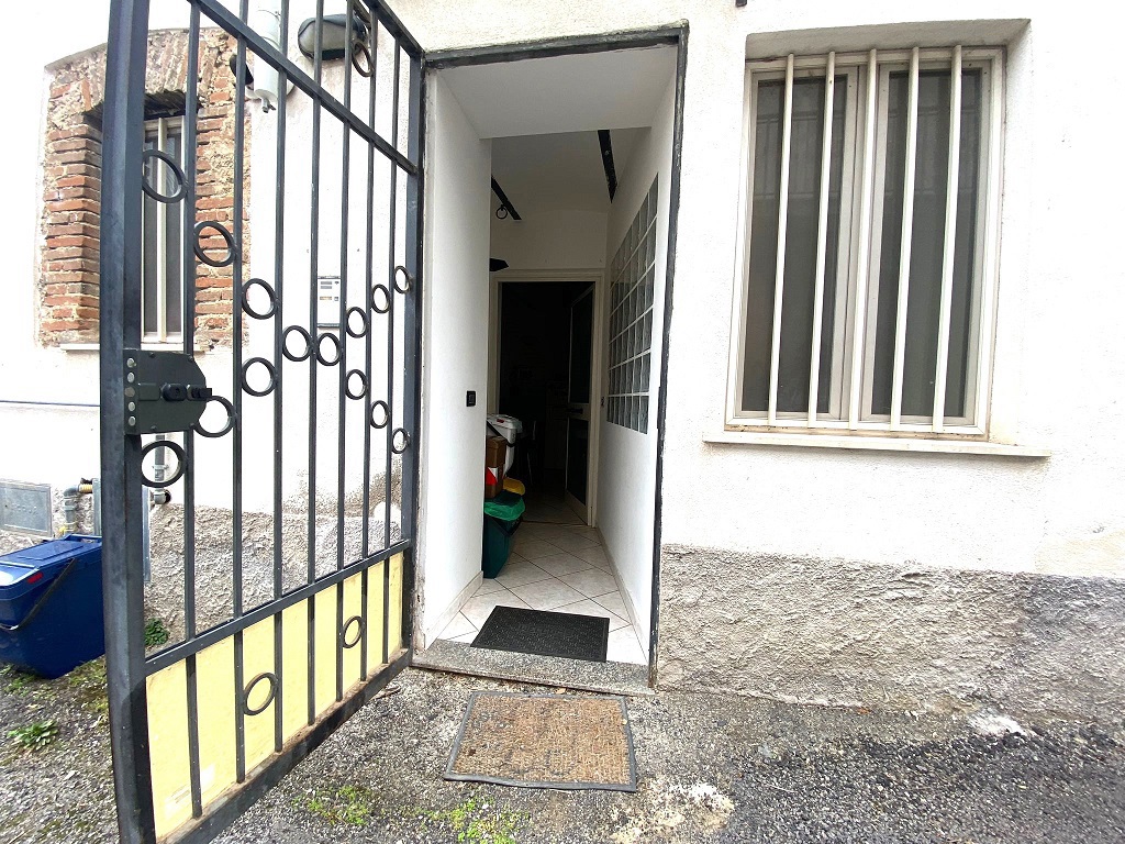 Foto 2 di 11 - Casa indipendente in vendita a L'Aquila