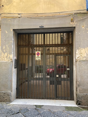 Foto 1 di 11 - Garage in vendita a Napoli