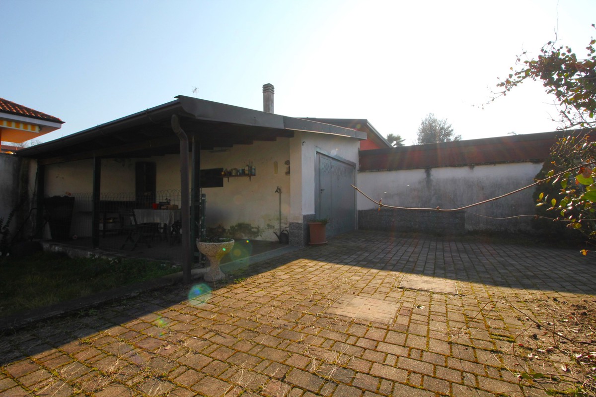Foto 26 di 29 - Villa in vendita a Legnano