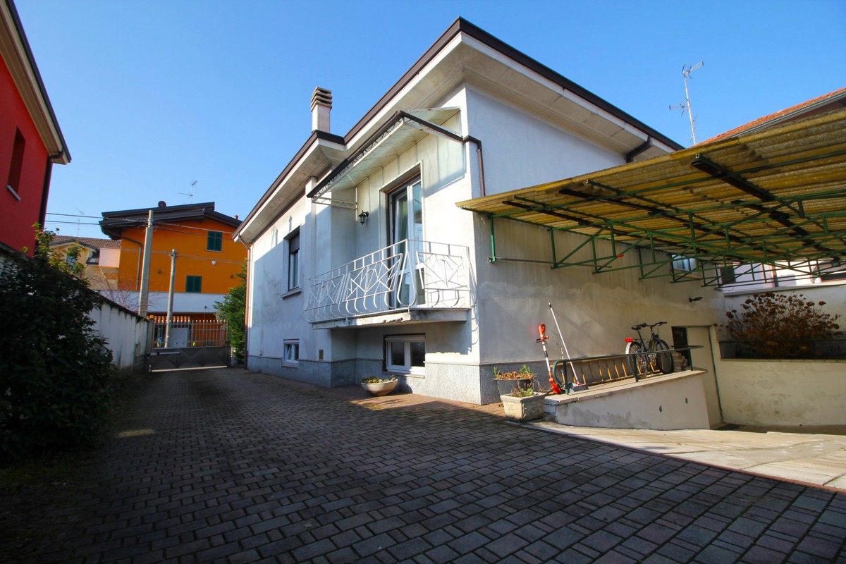 Foto 4 di 29 - Villa in vendita a Legnano