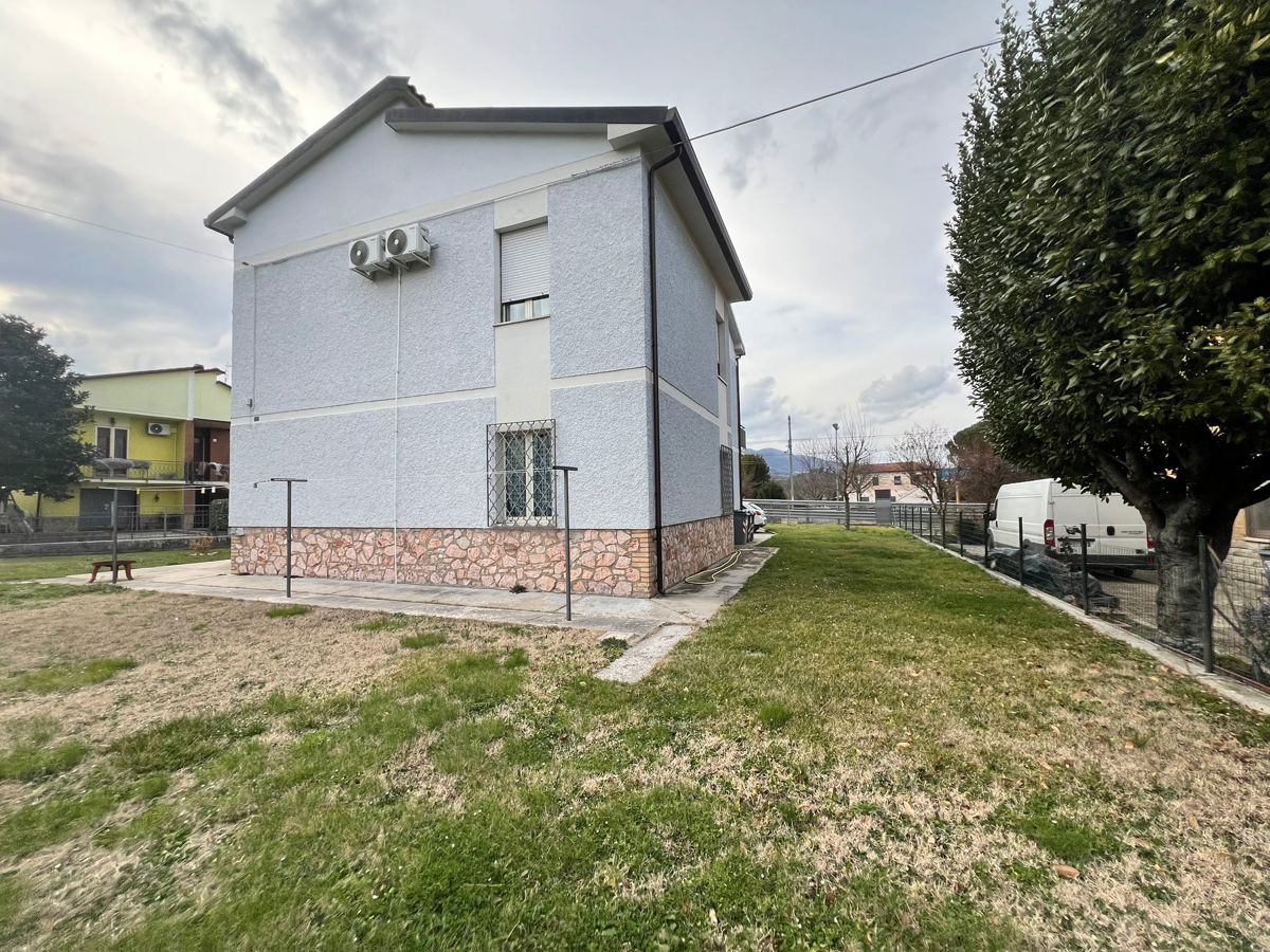 Foto 8 di 43 - Casa indipendente in vendita a Spoleto