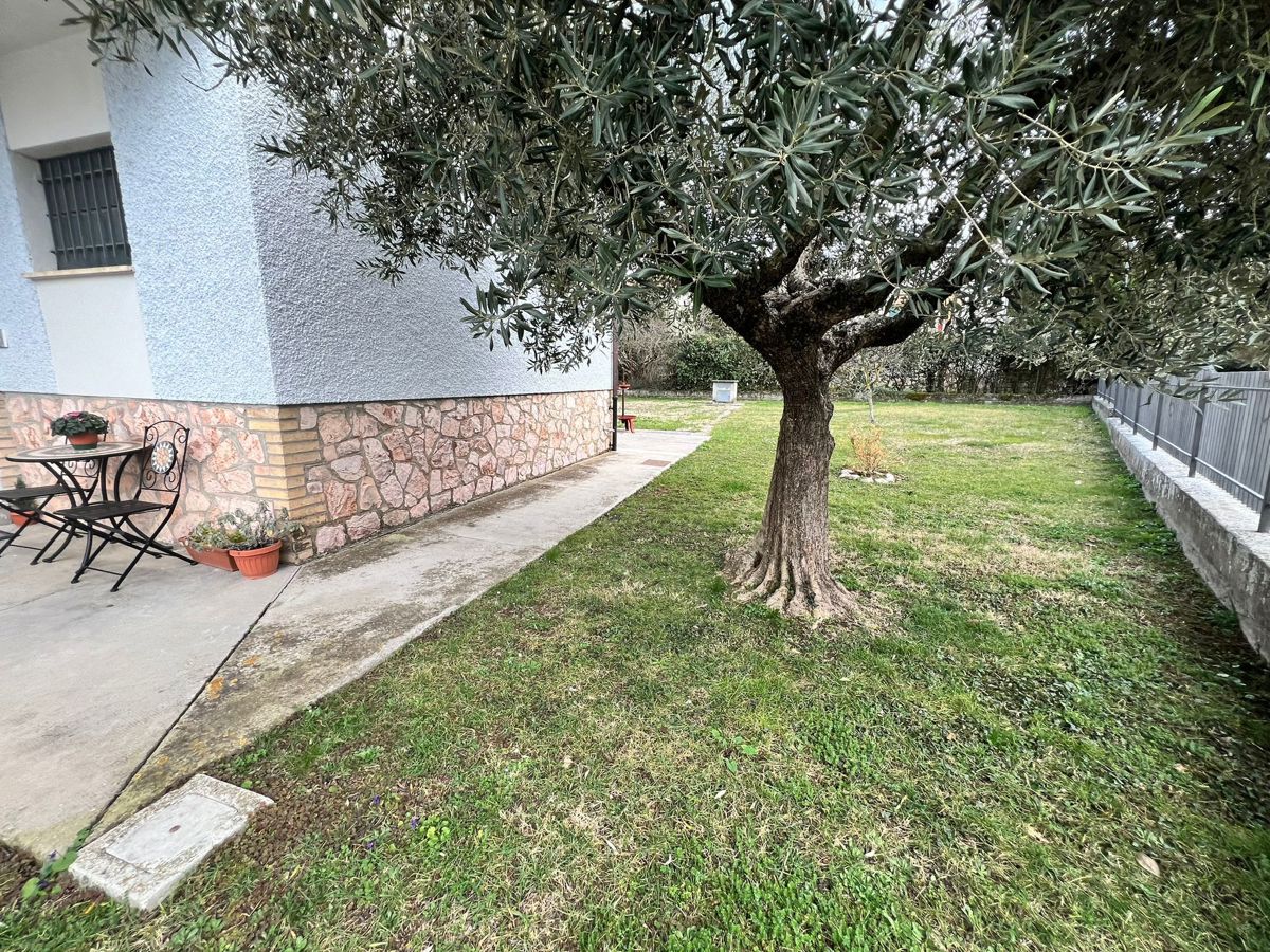 Foto 4 di 43 - Casa indipendente in vendita a Spoleto