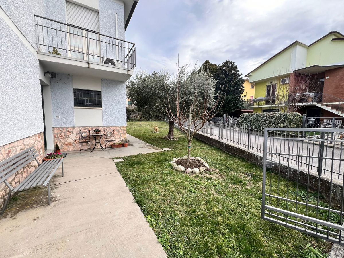 Foto 2 di 43 - Casa indipendente in vendita a Spoleto